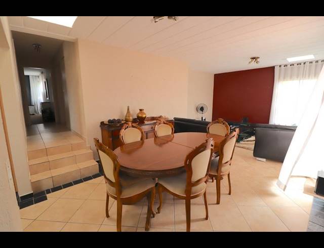 2 BEDROOM TOWNHOUSE FOR SALE IN MAGALIESSIG